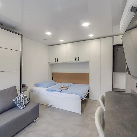 Ar Rezidencia Rosna Apartment